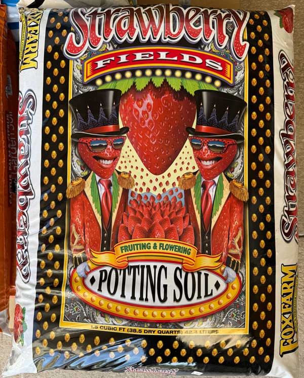organic garden supplies foxfarm strawberry fields organic potting soil 600x746 1